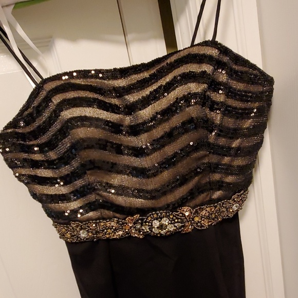 Terani Couture Dress Size 8 - Picture 2 of 6